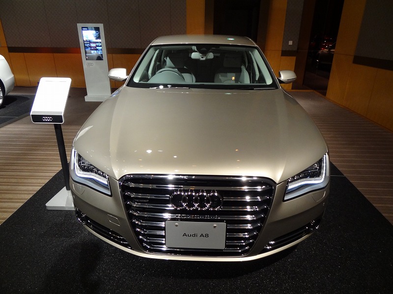 2012 Audi S8 プロモーション動画