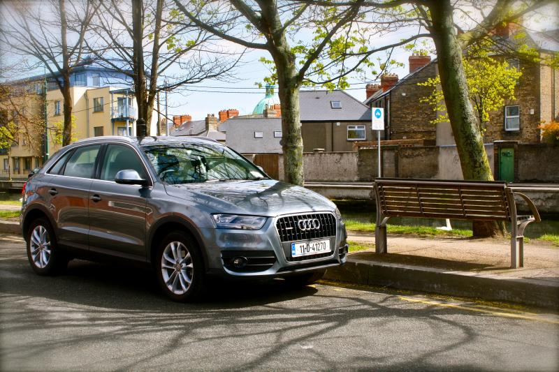 Audi Q3のオフロード走行動画